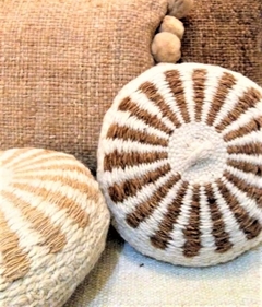 Almohadon redondo bastones hecho en telar con lana de oveja - Medidas 30 cm