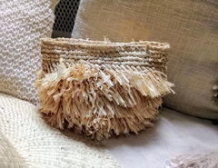 Monedero flecos raffia natural - Medidas 30 x 20 cm