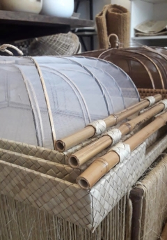 Bandeja de fibra con manija de bamboo crudo - S M y L - La Fabricana