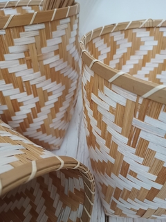 Canasto Congo de bamboo blanco y natural - comprar online