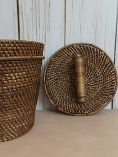 Cestito de rattan con tapa - comprar online