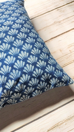 Funda de almohadon azul block print - 45 x 45 cm - varios diseños - La Fabricana