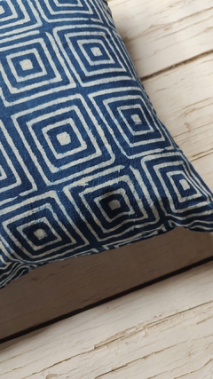 Funda de almohadon azul block print - 45 x 45 cm - varios diseños - La Fabricana