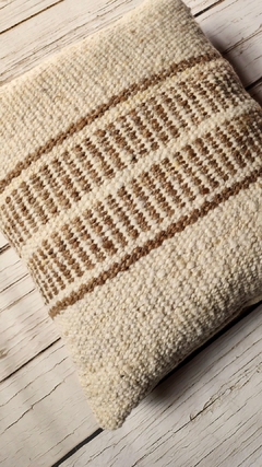 Almohadon cuadrado hecho en telar con lana de oveja - (copia)