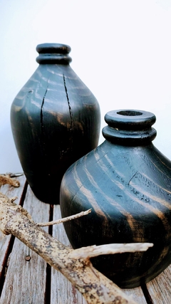 Botellon de madera maciza negro - Alto y bajo - La Fabricana