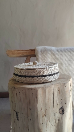Cajita tejida en fibra de chaguar - Raya negra