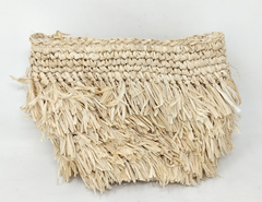 Monedero flecos raffia natural - Medidas 30 x 20 cm - comprar online