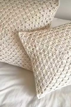 Almohadon tejido al crochet en hilo de algodon