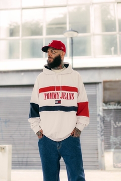 MOLETOM TOMMY JEANS COLORBLOCK ARCHIVE - OFF WHITE na internet