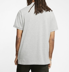 Camiseta Polo Nike Sportswear - cinza - comprar online