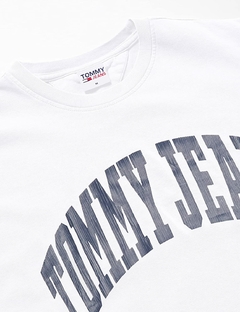 Camiseta Tommy Jeans College - branco - comprar online