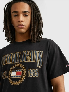 Camiseta TOMMY JEANS RELAXED FIT LOGO - preto na internet