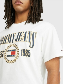 Camiseta TOMMY JEANS RELAXED FIT LOGO - branco na internet