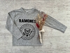 REMERA RAMONES GRIS