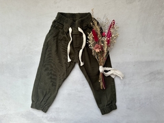 JOGGER DE GABARDINA VERDE