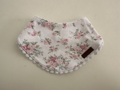 BABERO BANDANA DE ALGODON POMPONES FLOREADO ROSA