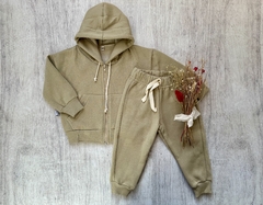 CONJUNTO FRIZADO CAMPERA + BABUCHA BEIGE