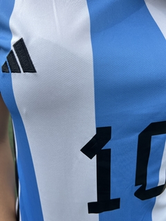 CAMISA FEMININA DA ARGENTINA - MESSI 10 - HOME 22/23 - NETSHIRTS