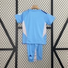 KIT INFANTIL REAL MADRID - GOLEIRO 24/25 na internet