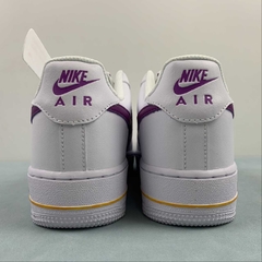 Imagem do NIKE AIR FORCE 1 - BRANCO/ROXO - UNISSEX