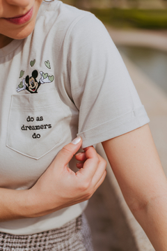 Camiseta Mickey - feminina, cinza, 100% algodão, bordada no bolso - loja online