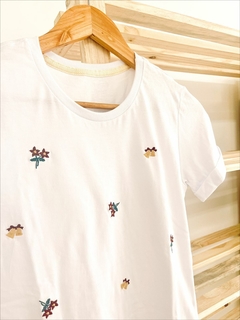 Camiseta Mini bordados - comprar online