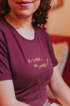 Camiseta Hermione - Feminina, cor vinho, 100% algodão premium, bordada