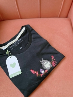 Camiseta Meu amigo Totoro - Feminina, azul marinho, 100% algodão premium, bordada - SIS.STORE 