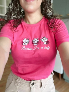 Camiseta Gatinha Marie - Feminina, Rosa, 100% algodão Premium, bordada