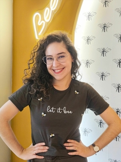 Camiseta Let It Bee - Feminina, bordada, 100% algodão premium, marrom - loja online