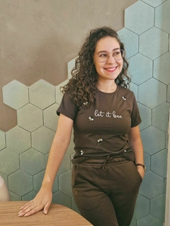 Camiseta Let It Bee - Feminina, bordada, 100% algodão premium, marrom na internet