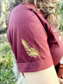 Camiseta Hermione - Feminina, cor vinho, 100% algodão premium, bordada na internet