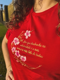 Imagem do Camiseta Mulan - Feminina, vermelha, 100% algodão premium, bordada