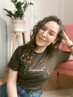Camiseta Sassenach - Feminina, bordada, marrom, 100% algodão premium - comprar online