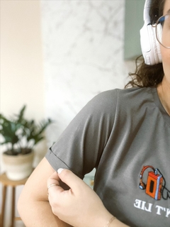 Imagem do Camiseta Stranger - Feminina, cinza, 100% algodão premium, bordada