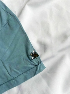 Camiseta Daphne - Feminina, azul, 100% algodão premium, bordada - loja online