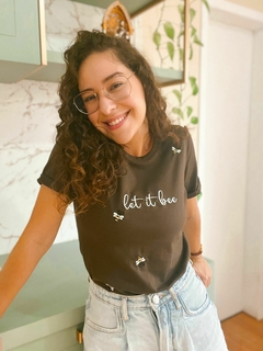 Imagem do Camiseta Let It Bee - Feminina, bordada, 100% algodão premium, marrom