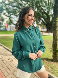Camisa Magali - Feminina, mini bordados de melancia, verde murano, tecido premium - comprar online