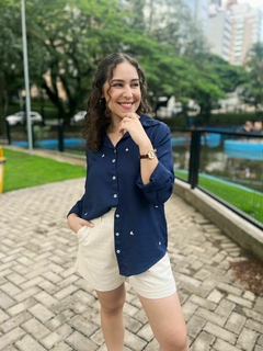 Camisa Veleiro Jolly - Feminina, mini bordados de barquinhos, azul marinho, tecido premium - comprar online