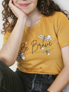 Camiseta Coraline - Feminina, mostarda, 100% algodão Premium, Estampada na internet