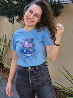 Camiseta Gato de Cheshire - Feminina, azul, 100% algodão Premium, Estampada
