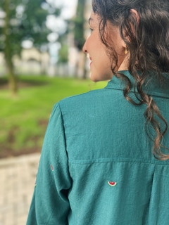 Camisa Magali - Feminina, mini bordados de melancia, verde murano, tecido premium
