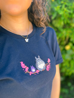 Camiseta Meu amigo Totoro - Feminina, azul marinho, 100% algodão premium, bordada