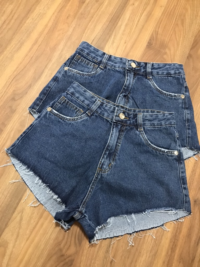 Shorts jeans best sale desfiado na barra