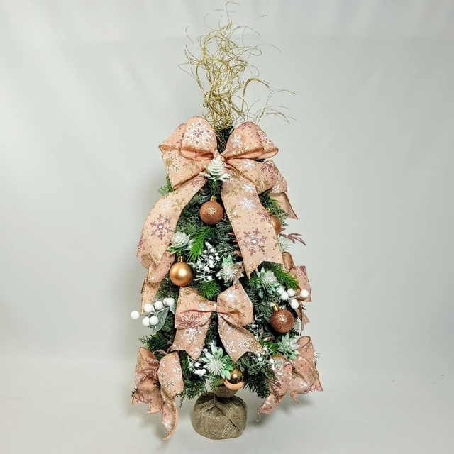 Árvore de Natal Rosa e prata  Árvore de natal rosa, Enfeites de natal rosa,  Arvore de natal rosa