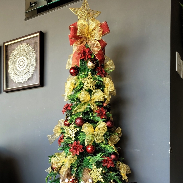 Árvore De Natal Completa Decorada Dourada Pronta P Uso 70cm - R$ 600,88