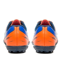 Chuteira Infantil Society Umbro Prisma+ Laranja e Azul - Footlet