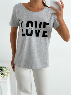 Remera de algodón All you need is love - comprar online