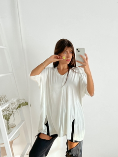 Remeron modal soft oversize con tajos y escote V Ardaitz - BENKA