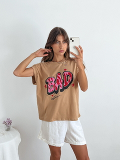 Remera amplia manga rebatible Bad - comprar online